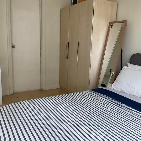 Shaw Blvd 69 Sqm 2 Bdrm W/ Wifi, Parking, Across Shangrila Mall